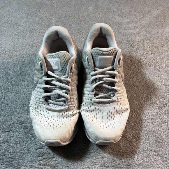 Nike Air Max Womens 2017 Pure Platinum Gray Athleisure Fitness Gym Comfort‎ 7.5 - Picture 1 of 9